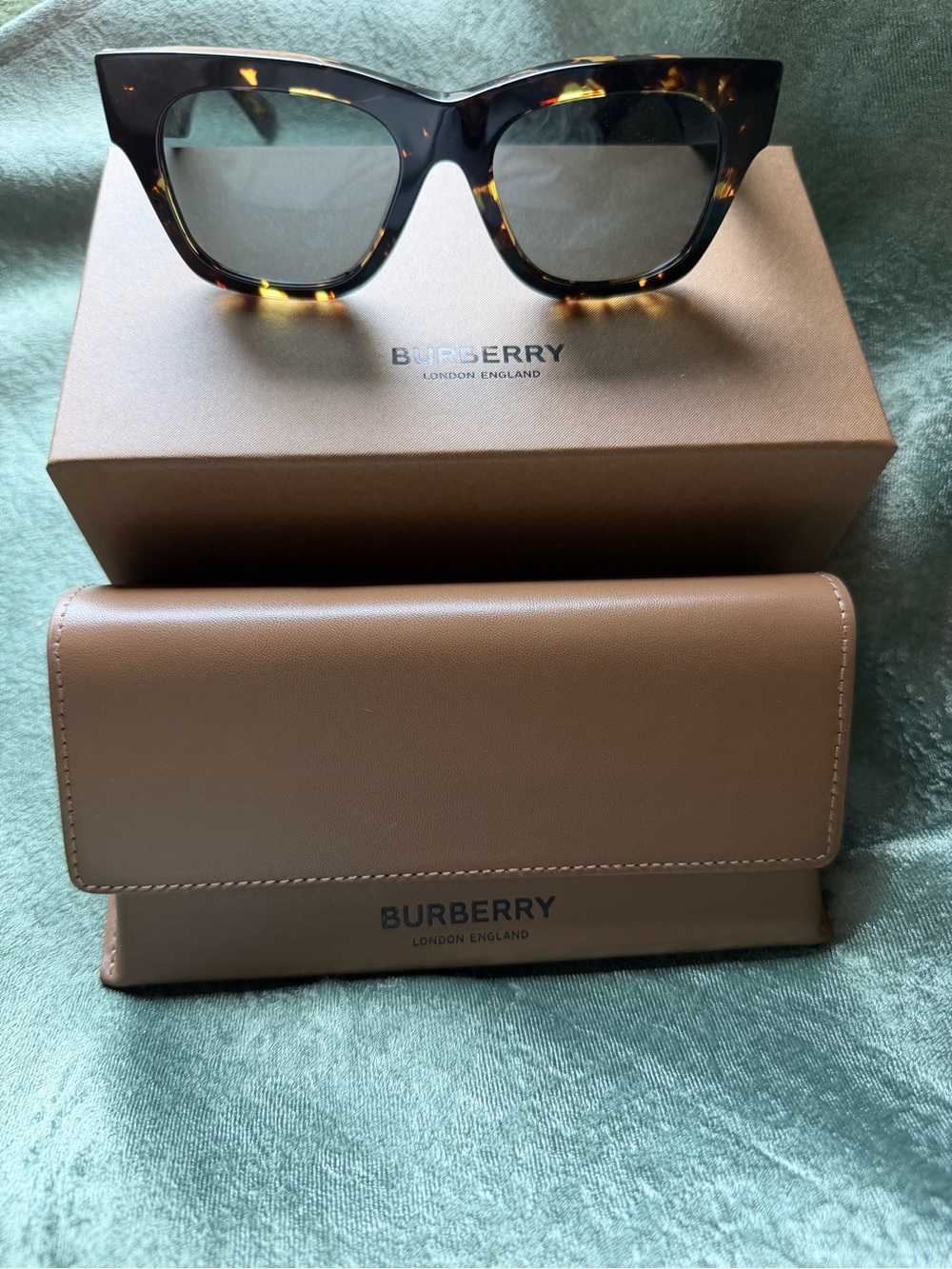 Burberry Tortoiseshell Cat-Eye Sunglasses with Brown Lenses